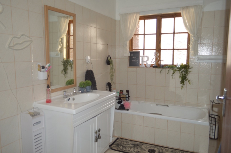 5 Bedroom Property for Sale in Wilkoppies North West
